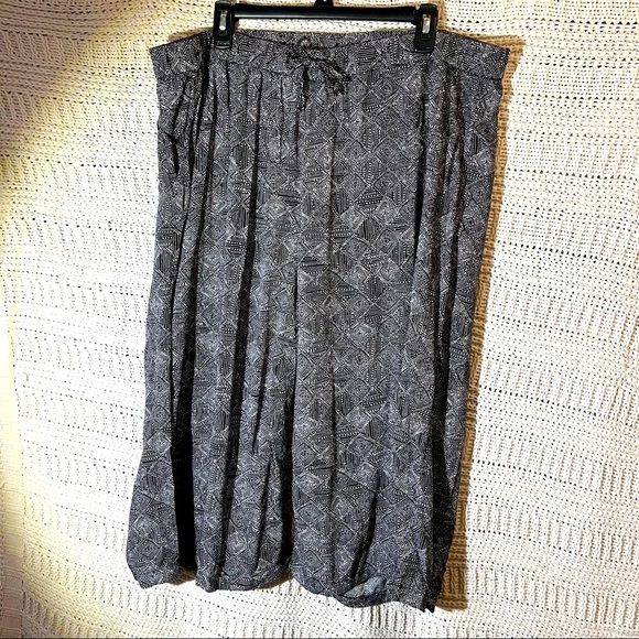 Old Navy Pants - Old Navy Black and White Abstract Maxi Wide Leg Pants Womens Size XL